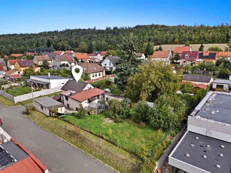 Rodinný dům se zahradou jen 20 minut od Prahy! - foto 50