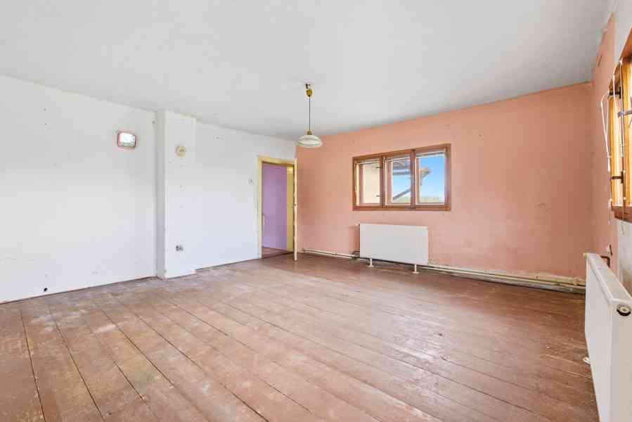 Rodinný dům se zahradou jen 20 minut od Prahy! - foto 9