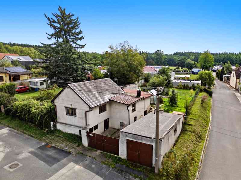 Rodinný dům se zahradou jen 20 minut od Prahy! - foto 48