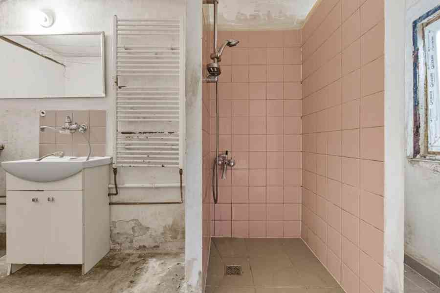 Rodinný dům se zahradou jen 20 minut od Prahy! - foto 11