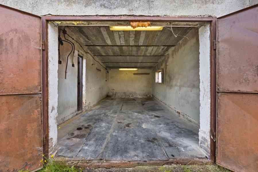 Rodinný dům se zahradou jen 20 minut od Prahy! - foto 42