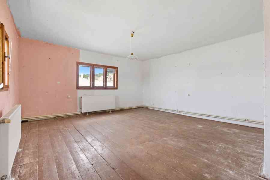 Rodinný dům se zahradou jen 20 minut od Prahy! - foto 8