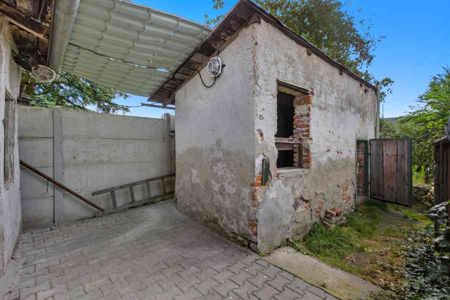 Rodinný dům se zahradou jen 20 minut od Prahy! - foto 38