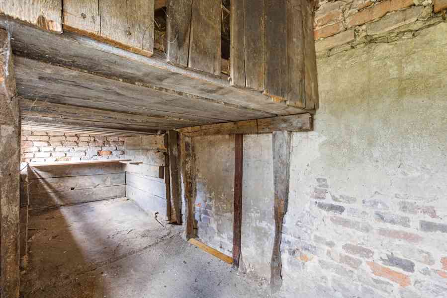 Rodinný dům se zahradou jen 20 minut od Prahy! - foto 39