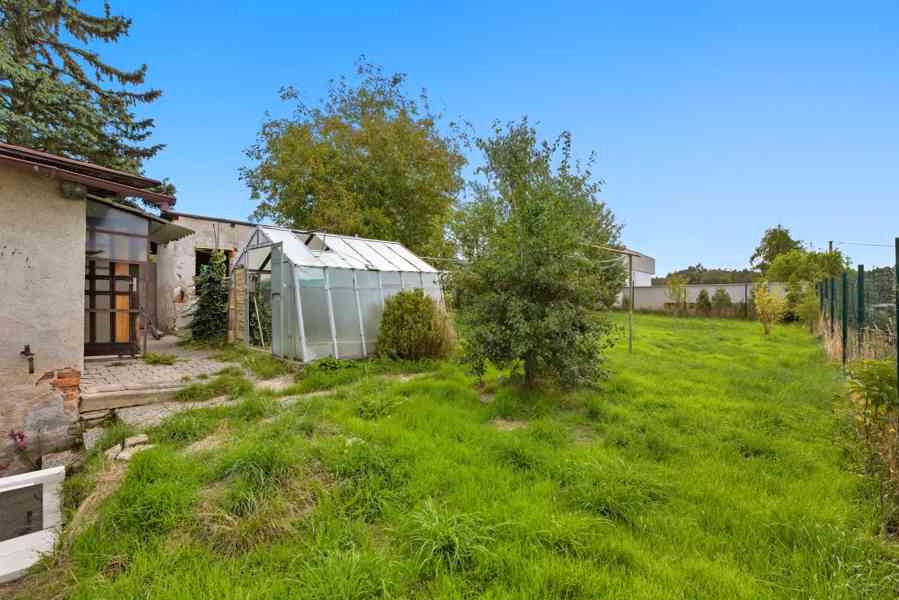 Rodinný dům se zahradou jen 20 minut od Prahy! - foto 45