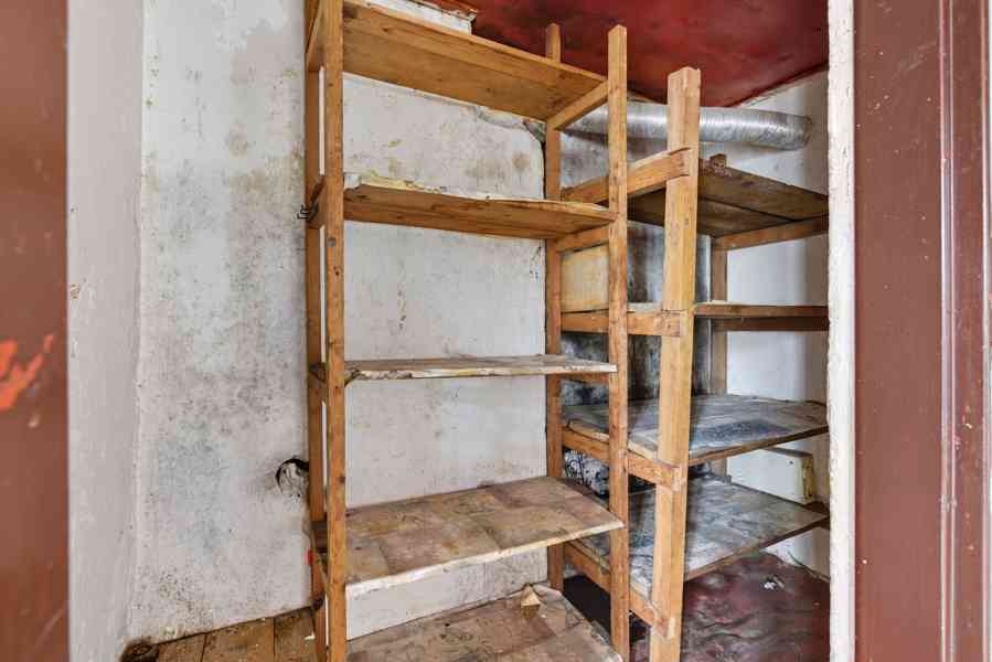 Rodinný dům se zahradou jen 20 minut od Prahy! - foto 14