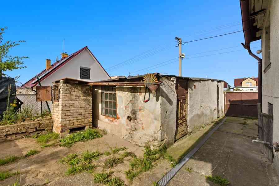 Rodinný dům se zahradou jen 20 minut od Prahy! - foto 40