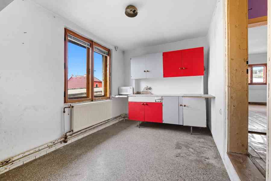 Rodinný dům se zahradou jen 20 minut od Prahy! - foto 4