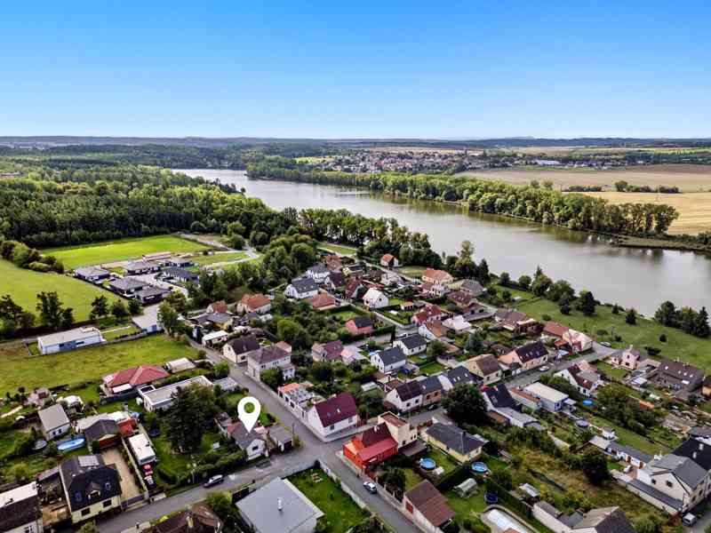 Rodinný dům se zahradou jen 20 minut od Prahy! - foto 53