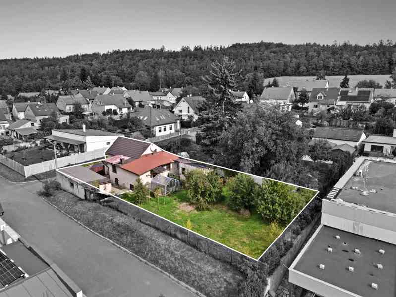 Rodinný dům se zahradou jen 20 minut od Prahy! - foto 51