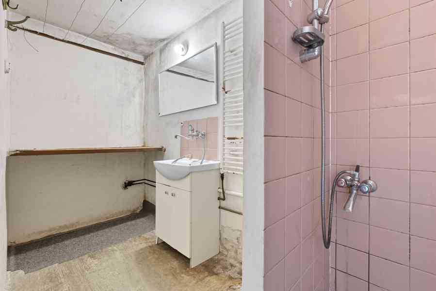 Rodinný dům se zahradou jen 20 minut od Prahy! - foto 13