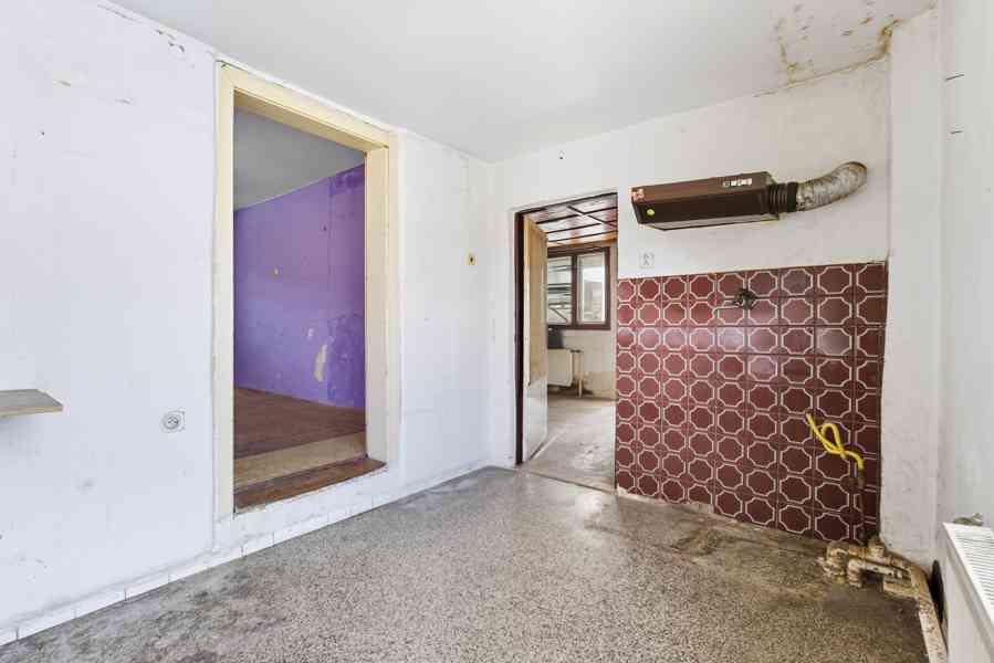 Rodinný dům se zahradou jen 20 minut od Prahy! - foto 5