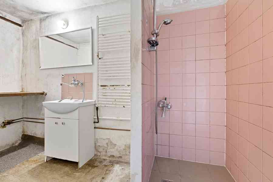 Rodinný dům se zahradou jen 20 minut od Prahy! - foto 12