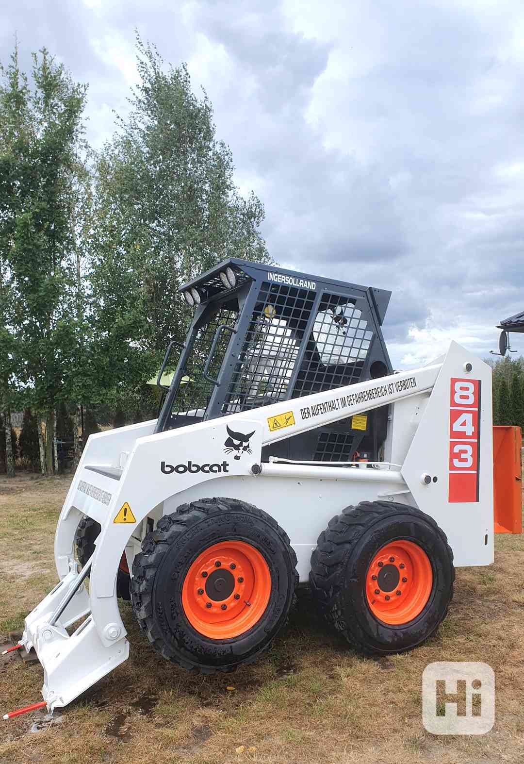Bobcat 843 smykem řízený nakladač, bagr-nakladač Caterpillar - foto 1