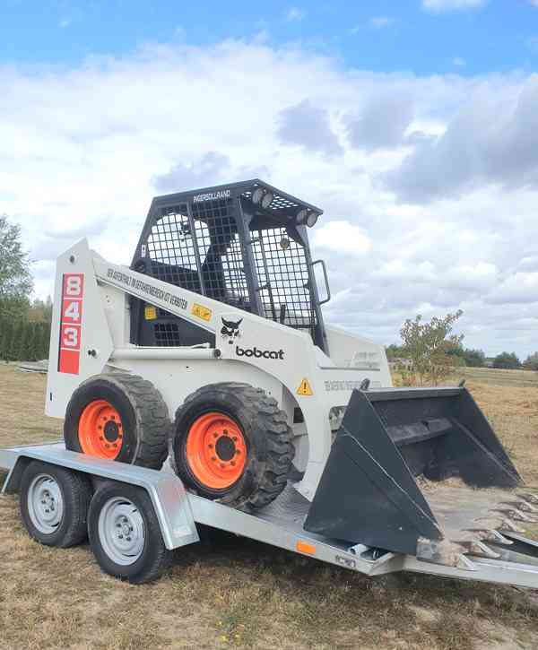 Bobcat 843 smykem řízený nakladač, bagr-nakladač Caterpillar - foto 3