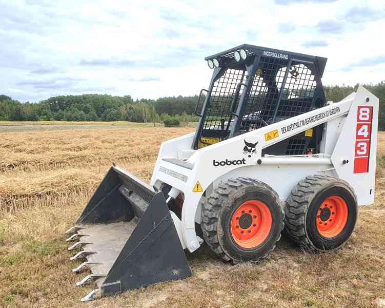 Bobcat 843 smykem řízený nakladač, bagr-nakladač Caterpillar - foto 8