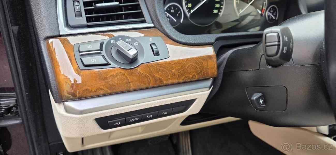 BMW Řada 5 4,4 550i GT F07 - foto 8