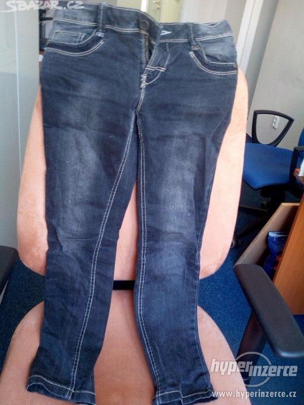 černé džíny