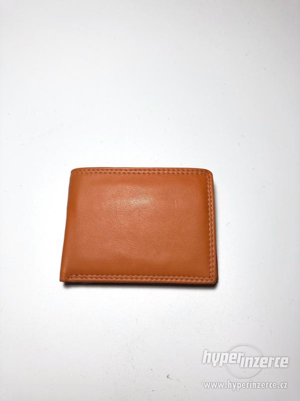 Malá hnědá kožená peněženka - foto 1