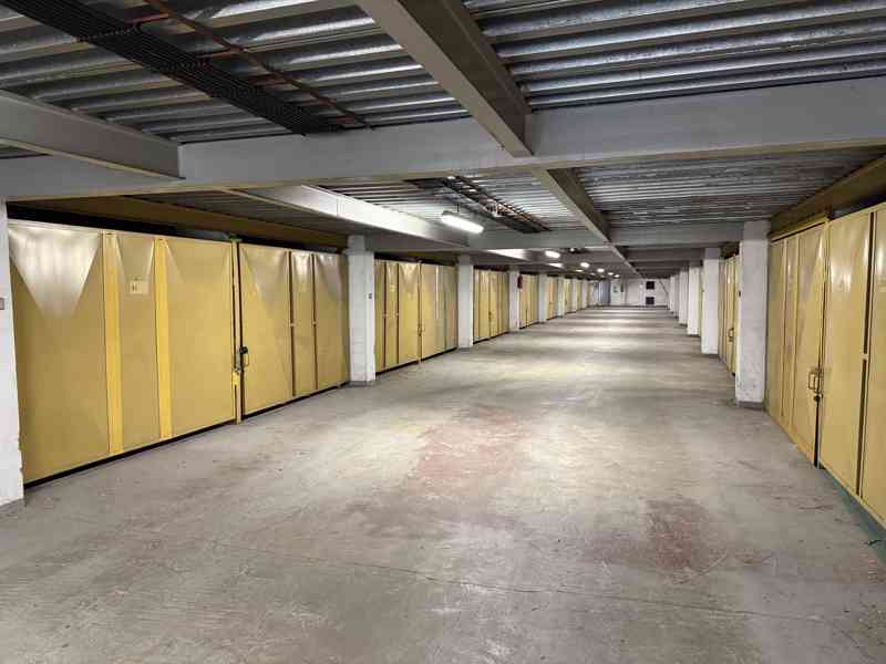 Pronájem garáže (17 m2, elektřina), Praha 8, ul. Čumpelíkova - foto 2