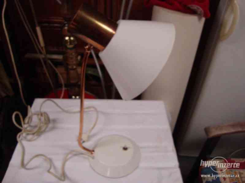 Retro stolní lampa lampička 70. roky bílá pěkná funkční - foto 1