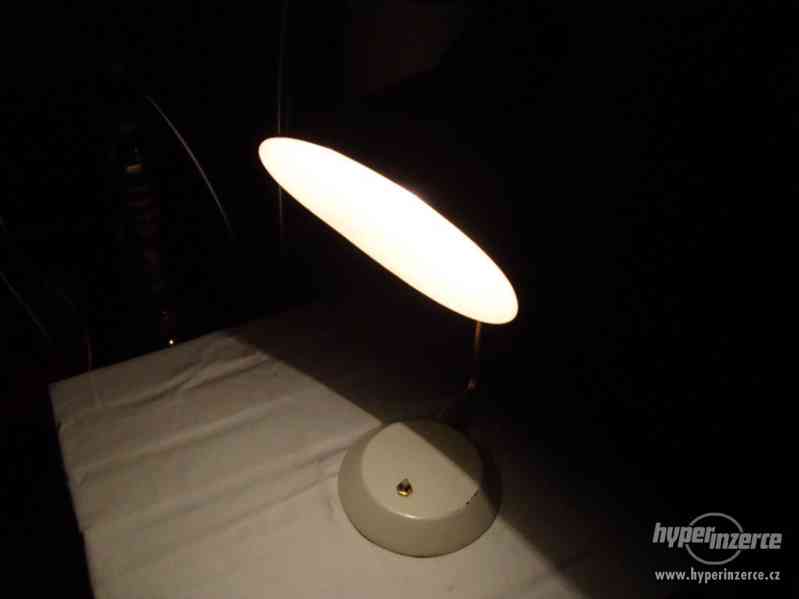 Retro stolní lampa lampička 70. roky bílá pěkná funkční - foto 13