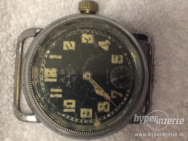 prodám starožitné letecké hodinky Helvetia - foto 1