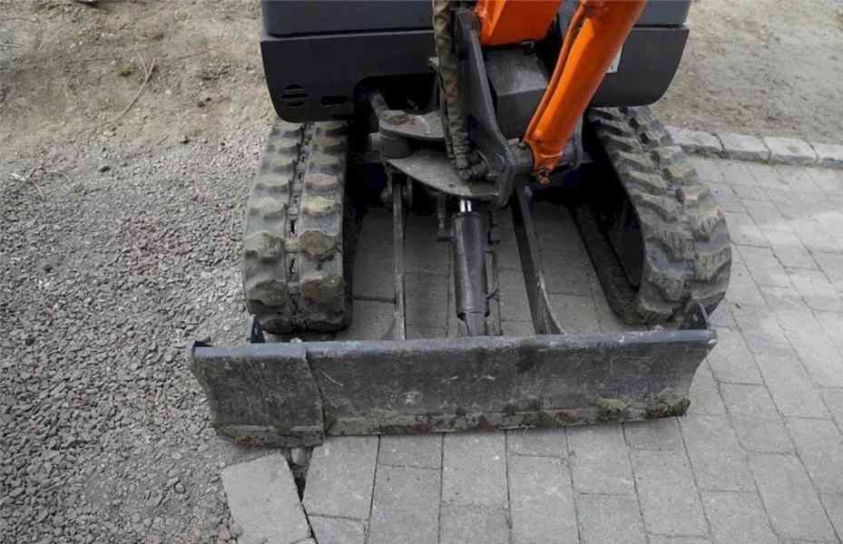  Minibagr Hitachi Z.X.1o88 / 2005 - foto 2