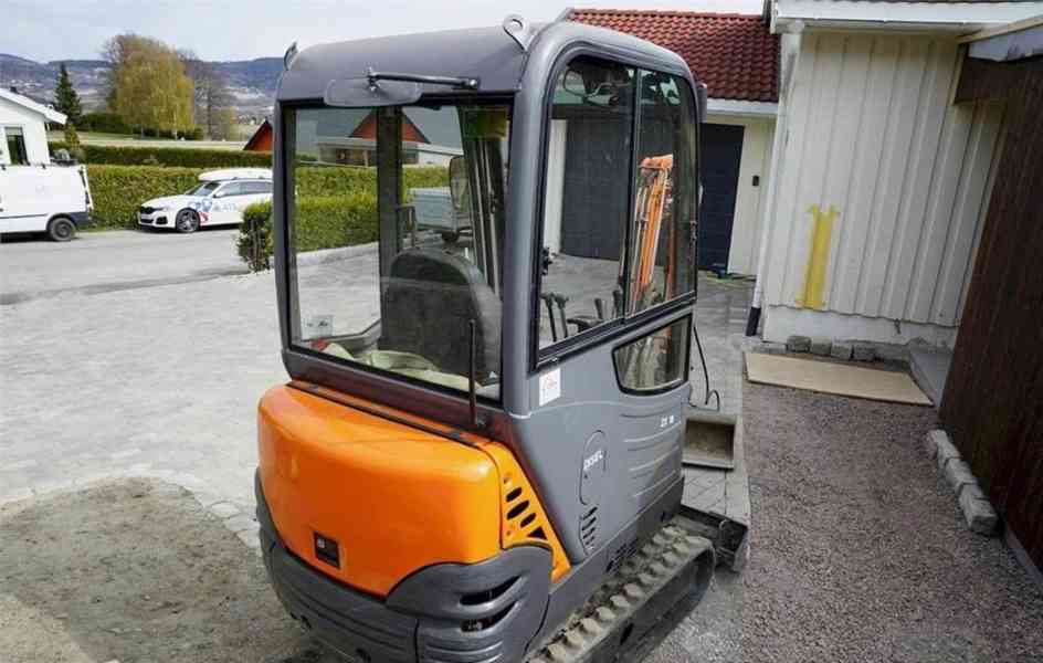  Minibagr Hitachi Z.X.1o88 / 2005 - foto 5