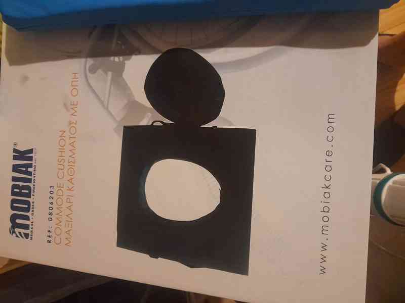 Pojízdné toaletní křeslo bez podnožek vč. 2 ks polstrování - foto 6