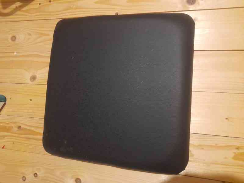 Pojízdné toaletní křeslo bez podnožek vč. 2 ks polstrování - foto 7