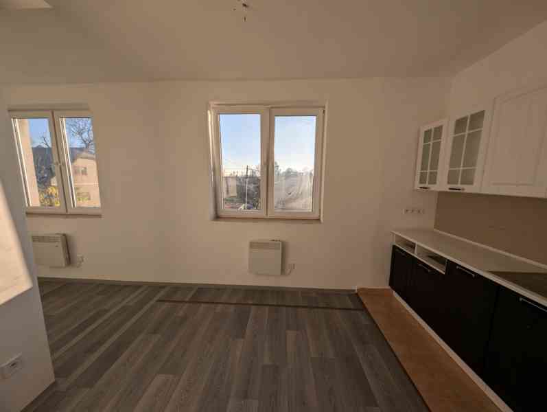 Prodej bytové jednotky 1+kk o velikosti 28 m² s dílnou 13 m² - foto 9