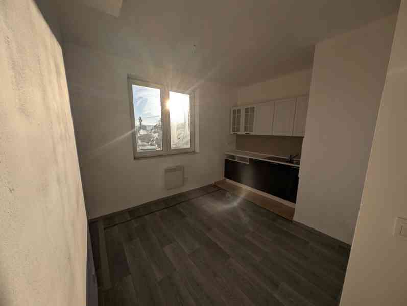 Prodej bytové jednotky 1+kk o velikosti 28 m² s dílnou 13 m² - foto 5