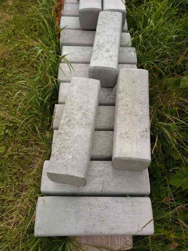 Nová betonová palisáda - foto 1