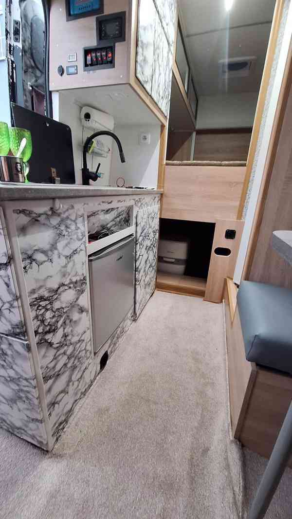vestavba obytná dodávka karavan - foto 8