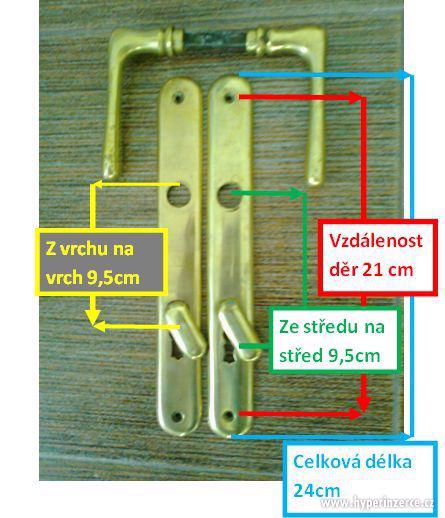 Dveřní kování na vnitřní dveře starobylého interiéru - foto 2