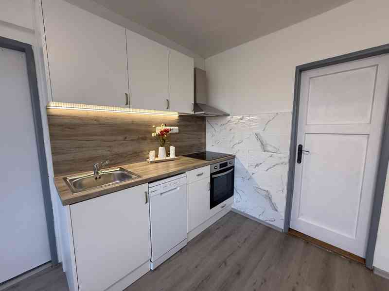 PRONÁJEM RODINNÉHO DOMU 4+1 O CP 201 M2 V OBCI ČEBÍN  - foto 4