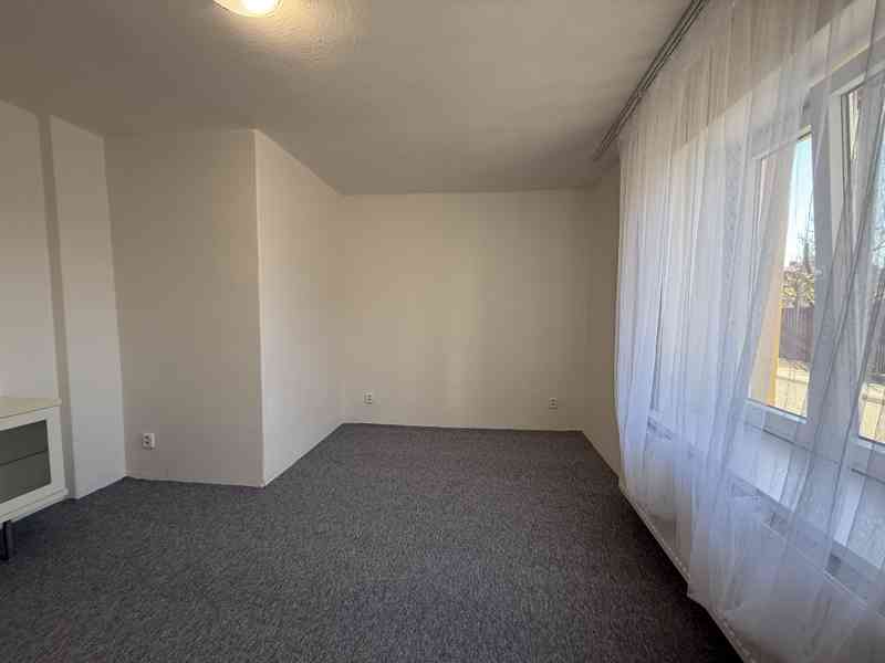 PRONÁJEM RODINNÉHO DOMU 4+1 O CP 201 M2 V OBCI ČEBÍN  - foto 10