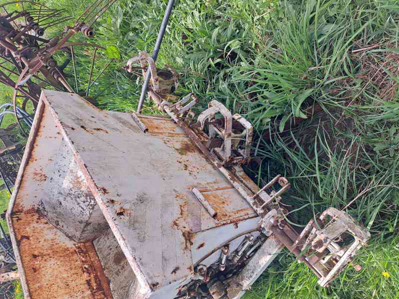 Dvouřádkový sazeč brambor - foto 3