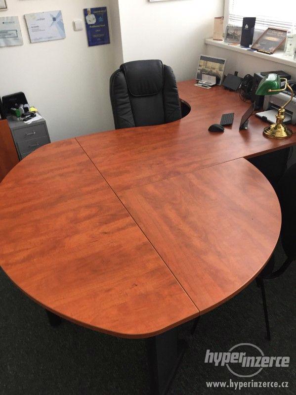 Velký kancelářský stůl se zásuvkami - foto 1