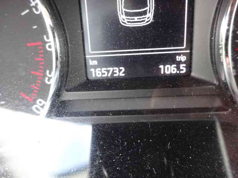 Škoda Octavia 1,6 TDi (81 kw) po rozvodech - foto 6