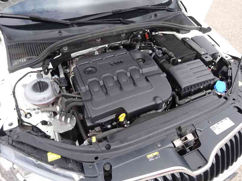 Škoda Octavia 1,6 TDi (81 kw) po rozvodech - foto 14