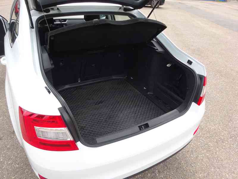 Škoda Octavia 1,6 TDi (81 kw) po rozvodech - foto 17