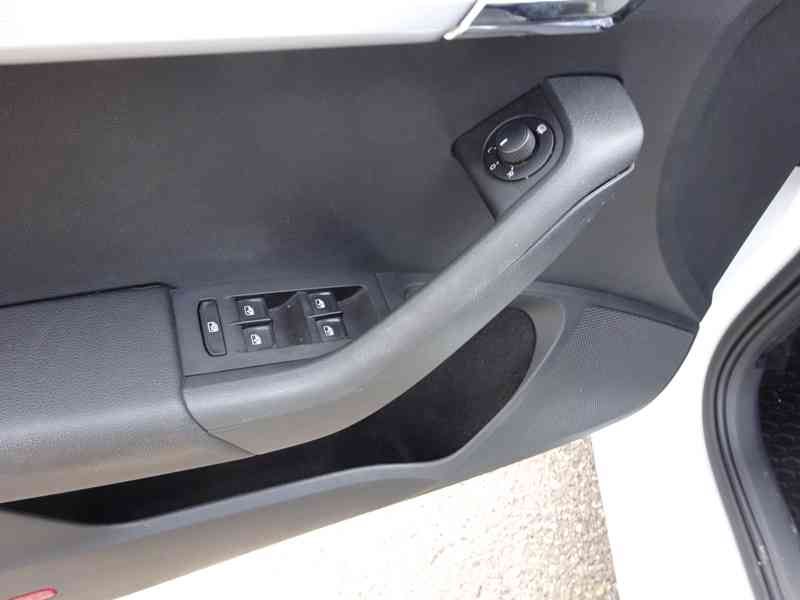 Škoda Octavia 1,6 TDi (81 kw) po rozvodech - foto 7