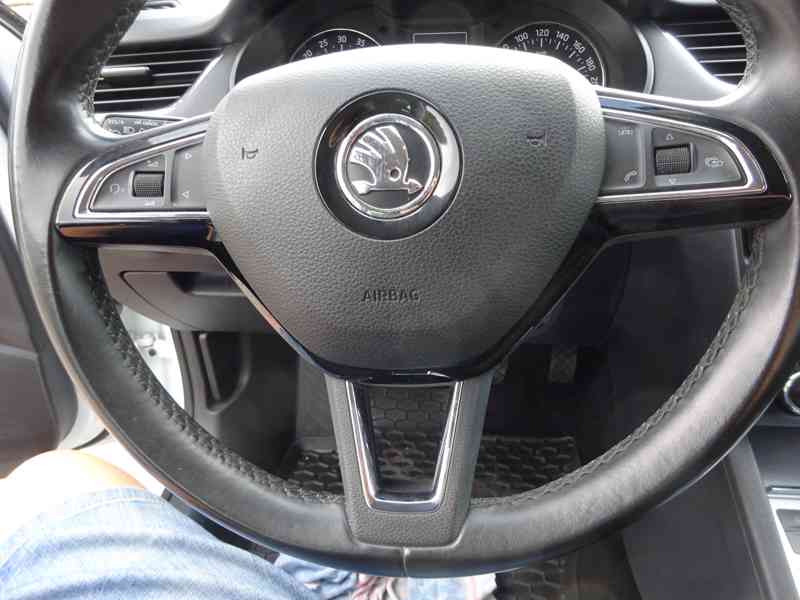 Škoda Octavia 1,6 TDi (81 kw) po rozvodech - foto 11