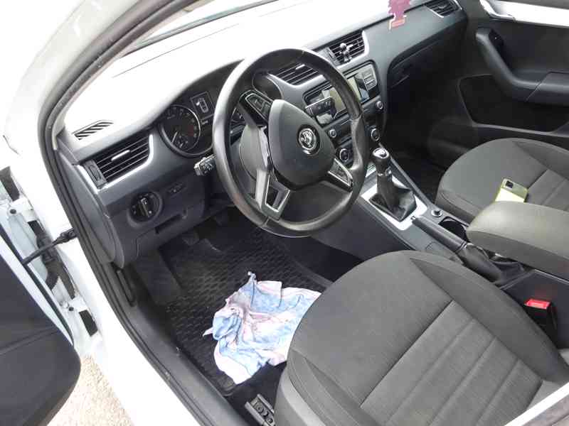Škoda Octavia 1,6 TDi (81 kw) po rozvodech - foto 5