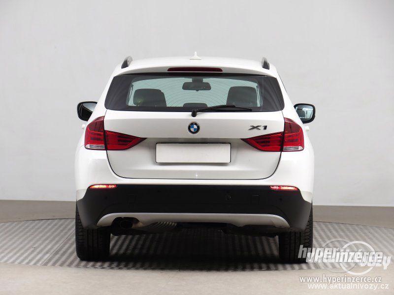BMW X1 2.0, nafta, rok 2011 - foto 9
