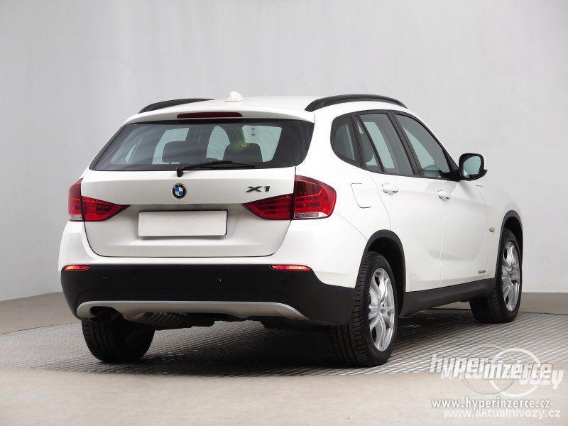 BMW X1 2.0, nafta, rok 2011 - foto 4
