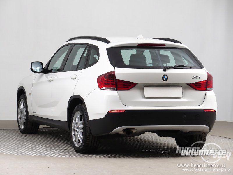BMW X1 2.0, nafta, rok 2011 - foto 14