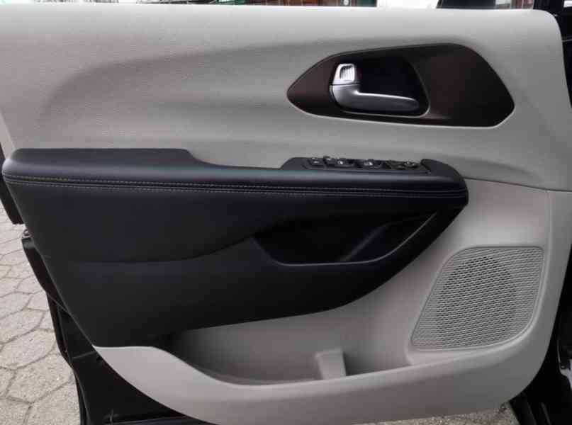 Chrysler Pacifica 3.6i V6 benzín 214kw - foto 14